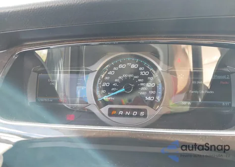 2015 Ford Taurus Limited z USA, uszkodzony, nr VIN 1FAHP2F85FG199043